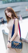 亭亭玉立气质时尚女生姚梦琪，紧身包臀连衣裙街拍写真图片