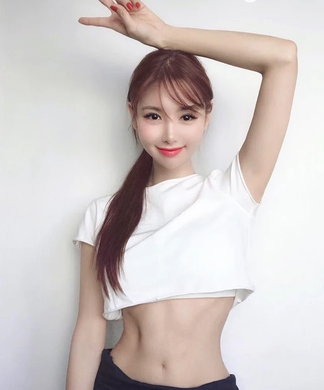 韩国号称美人鱼的女生VIVI气质自拍，写真，生活照片图集