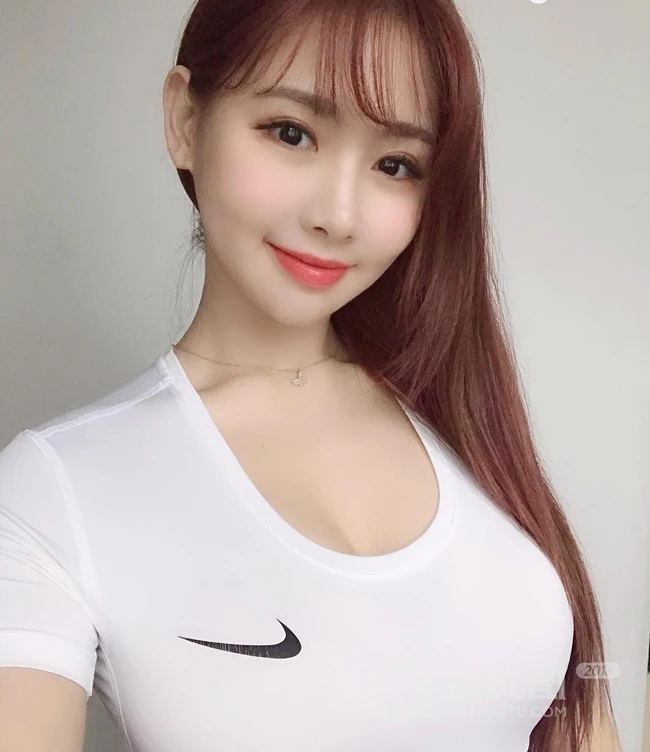 韩国号称美人鱼的女生VIVI气质自拍，写真，生活照片图集