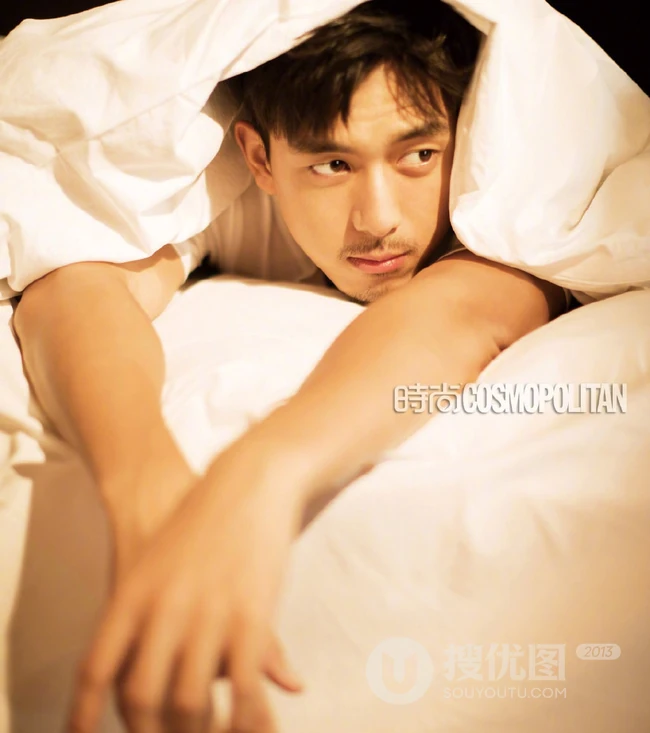 李现慵懒风室内写真杂志图片，胡子拉碴睡眼朦胧