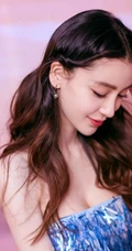baby化身冰美人鱼气质出镜，梦幻蓝色礼裙礼服真的好美
