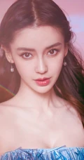 baby化身冰美人鱼气质出镜，梦幻蓝色礼裙礼服真的好美