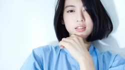 长发时候的三吉彩花时尚红裙写真桌面壁纸图片