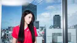 长发时候的三吉彩花时尚红裙写真桌面壁纸图片