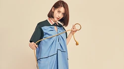 短发造型的林允儿甜美时尚秋装写真桌面壁纸图片