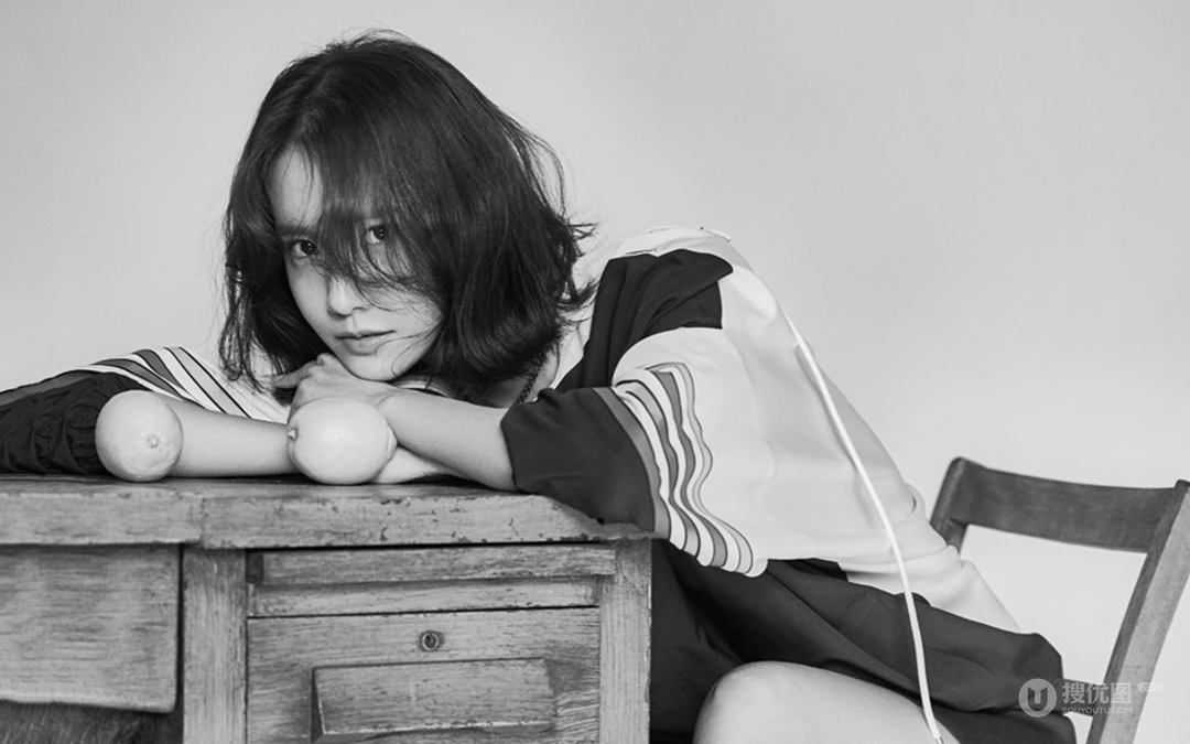 短发造型的林允儿甜美时尚秋装写真桌面壁纸图片