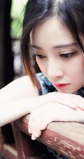 冯提莫清新淡雅波涛浪花印花蓝色旗袍写真图片
