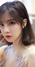 女生主播冯提莫活动写真图片，淡雅肉色连衣纱裙气质动人