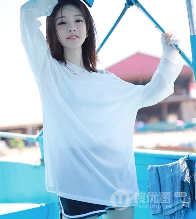 娇小女生冯提莫旅拍高清美图，白衣短裤元气满满