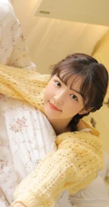 气质双麻花辫编发少女以橙子为伴，清新甜美居家写真