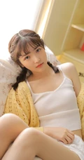 气质双麻花辫编发少女以橙子为伴，清新甜美居家写真