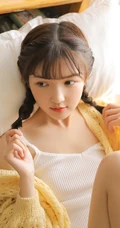 气质双麻花辫编发少女以橙子为伴，清新甜美居家写真