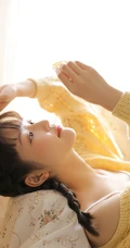 气质双麻花辫编发少女以橙子为伴，清新甜美居家写真