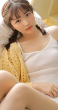 气质双麻花辫编发少女以橙子为伴，清新甜美居家写真