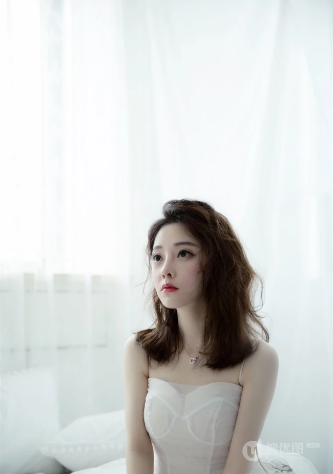 冯提莫微博写真旧照合集，甜美清新教主的百变魅力