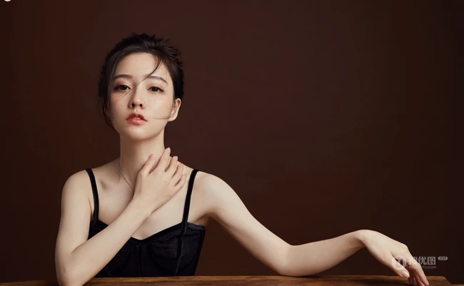 冯提莫微博写真旧照合集，甜美清新教主的百变魅力
