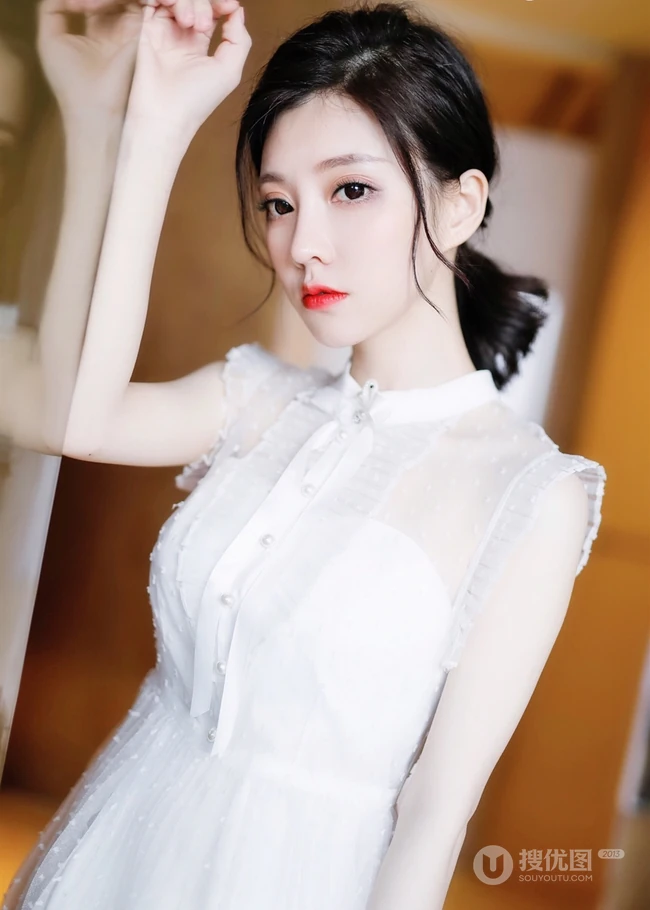 冯提莫微博写真旧照合集，甜美清新教主的百变魅力