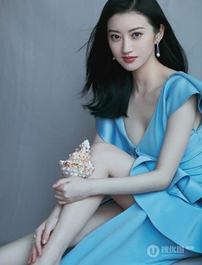 长发女生景甜气质天蓝色V领连衣裙优雅写真图片