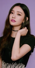 林允黑衣紫裙气质优雅动人活动写真图片