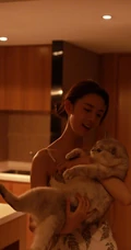 陈瑶带猫出行入住酒店图片，日常逗猫爱心满满