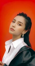 baby最新秋季电子刊写真封面，解锁机车女孩酷美新时尚