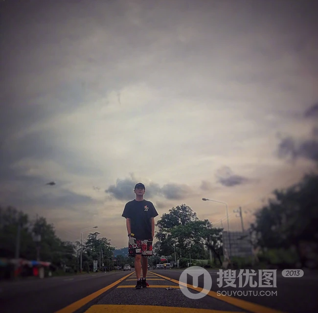 香港帅哥明星黄宗泽街拍写真图片，画面很唯美