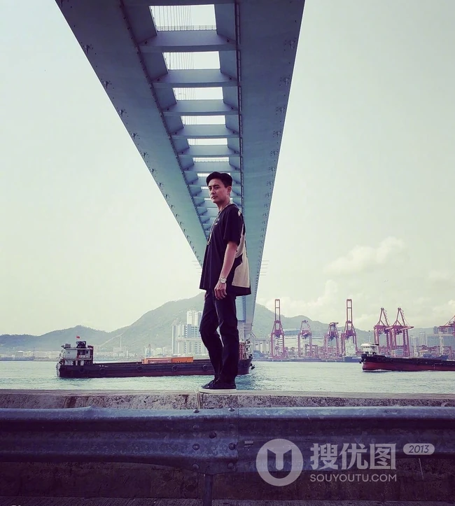 香港帅哥明星黄宗泽街拍写真图片，画面很唯美