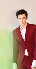 彦希红色格子西服魅力写真高清图集