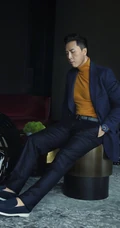 功夫巨星甄子丹杂志封面写真，展现来自硬汉的绅士魅力
