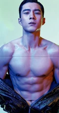 肌肉帅哥韩东君气质写真，大秀六块腹肌，身材健美动人