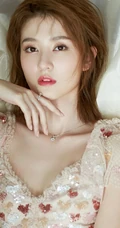 乔欣气质动人桃心亮片V领连衣裙参加活动写真图片