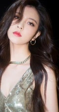 宋妍霏超气质动人梦幻写真图片，金色亮片裙尽显完美身段