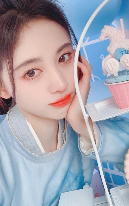 鞠婧祎微博晒自拍美照，汉服装扮笑容甜美超动人
