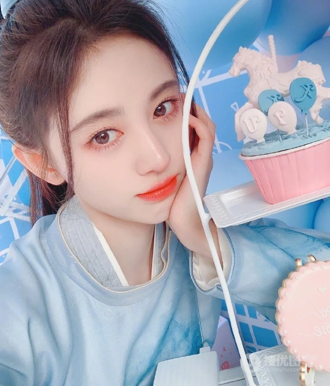 鞠婧祎微博晒自拍美照，汉服装扮笑容甜美超动人
