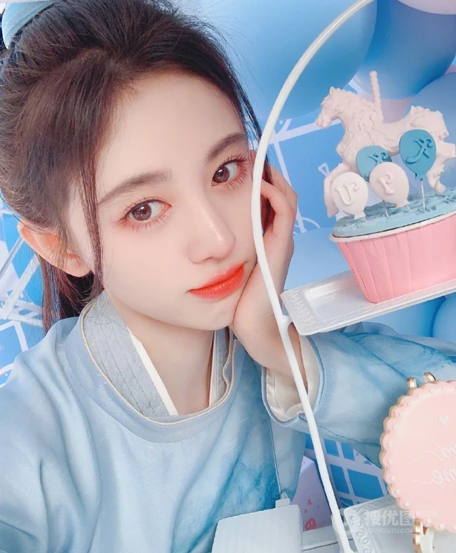鞠婧祎微博晒自拍美照，汉服装扮笑容甜美超动人