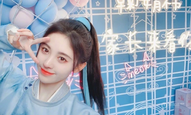 鞠婧祎微博晒自拍美照，汉服装扮笑容甜美超动人