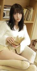 文艺系长发少女，毛衣，短裤，大长袜室内写真图片