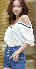 街拍长发气质牛仔短裤气质女生照片
