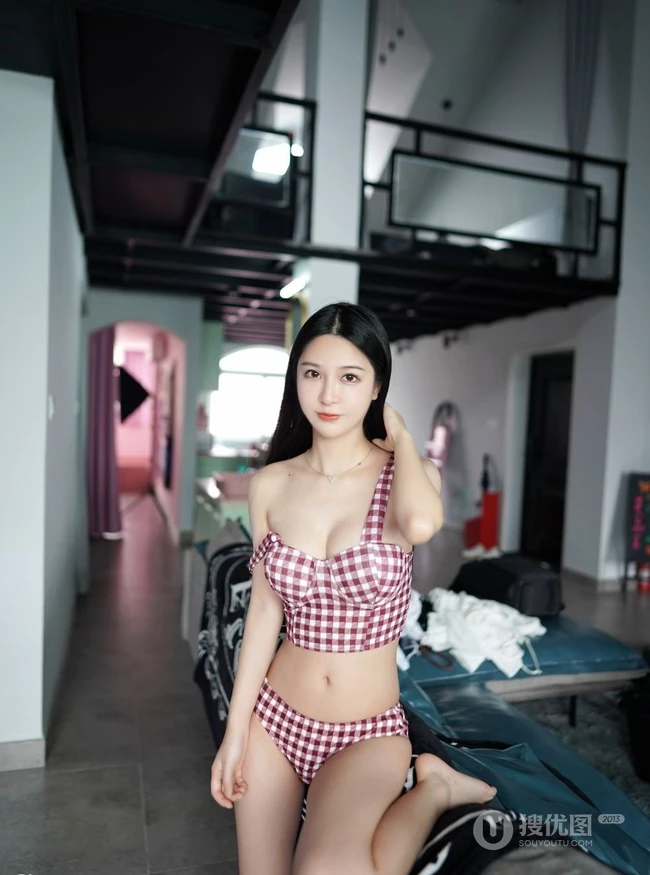 苗条身材与娇柔姿态，女生luna张静燕气质甜美写真图片