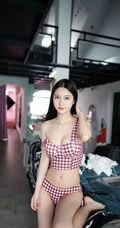 苗条身材与娇柔姿态，女生luna张静燕气质甜美写真图片