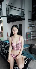 苗条身材与娇柔姿态，女生luna张静燕气质甜美写真图片