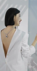 张俪白色西服反穿搞怪气质图集，短发造型清爽靓丽
