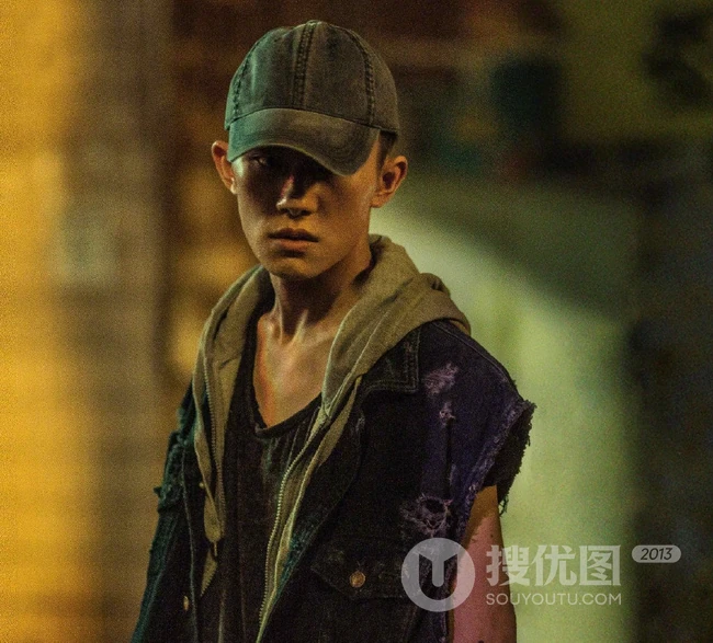 易烊千玺电影《少年的你》个人剧照海报，10.25震撼上映