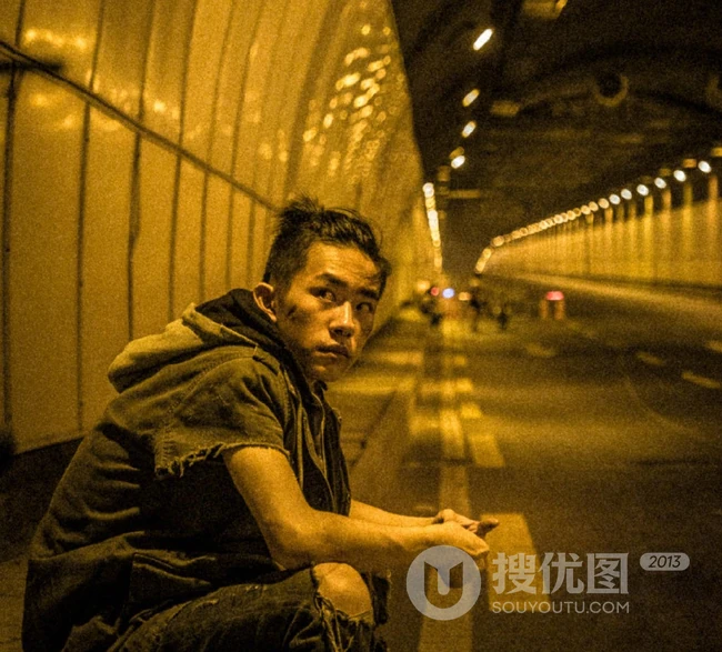 易烊千玺电影《少年的你》个人剧照海报，10.25震撼上映