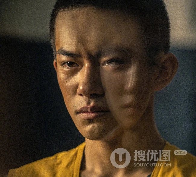 易烊千玺电影《少年的你》个人剧照海报，10.25震撼上映