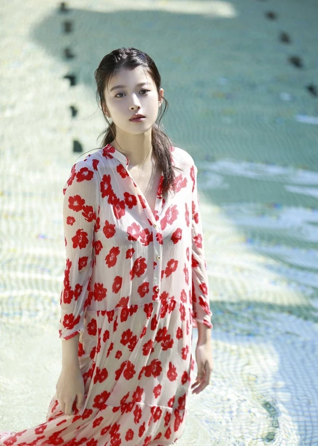 清纯与气质兼具，女生模特马场富美加写真，生活照图片集