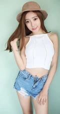 气质模特王馨瑶化身阳光甜美草帽少女室内写真图片
