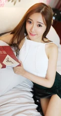 气质模特王馨瑶化身阳光甜美草帽少女室内写真图片