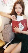 气质模特王馨瑶化身阳光甜美草帽少女室内写真图片