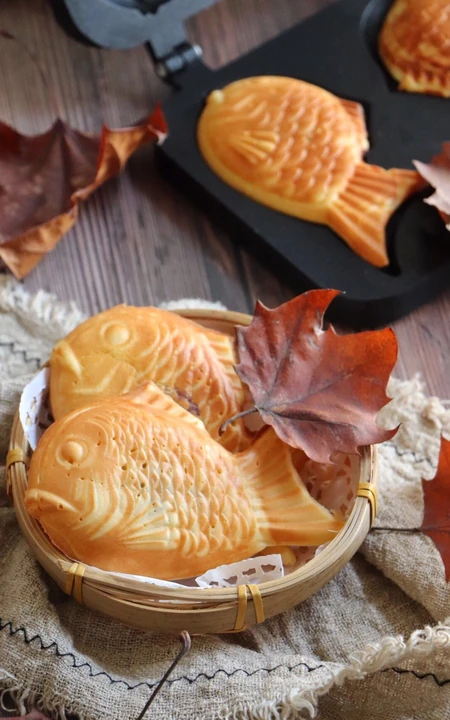 创意的鱼形面包，人形状的饼干，柠檬蛋挞面包圈等美味甜食图片